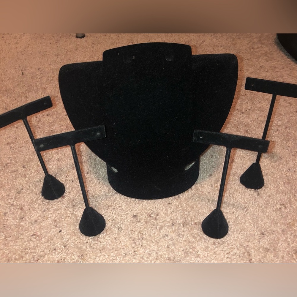 Necklace and 18 earrings display holders.